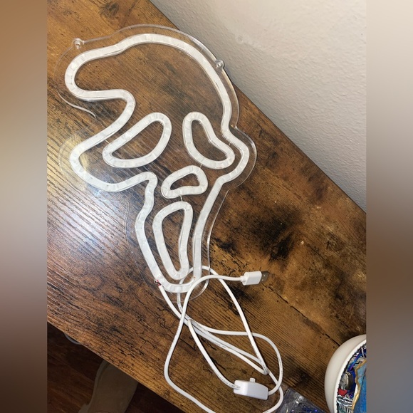 Scream Ghost Face Skull USB, LED
Neon Light, Wall Mounted, Neon Sign, White - Picture 3 of 6